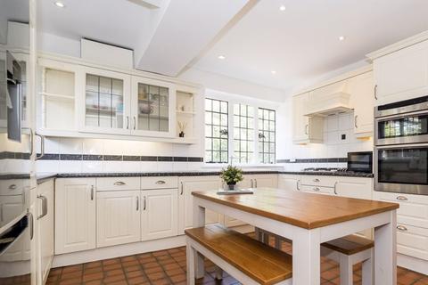 10 Reed Pond Walk, Romford, RM2 5PB