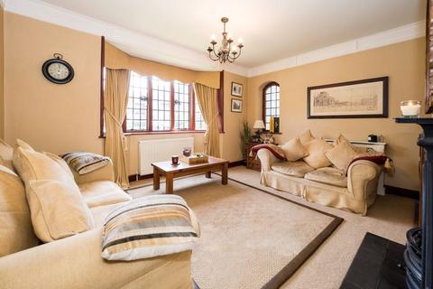 10 Reed Pond Walk, Romford, RM2 5PB