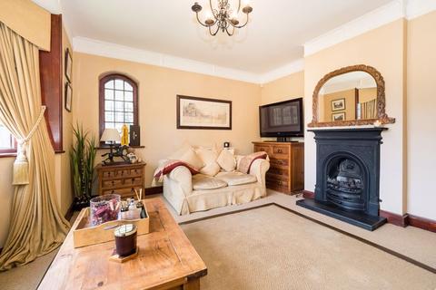 10 Reed Pond Walk, Romford, RM2 5PB