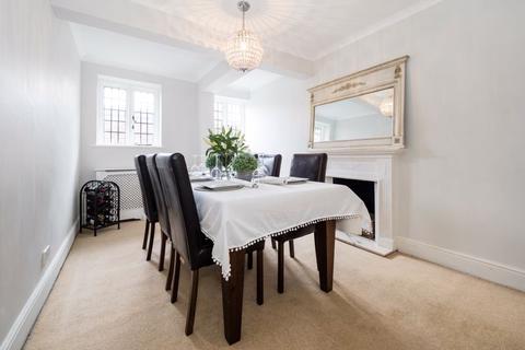 10 Reed Pond Walk, Romford, RM2 5PB