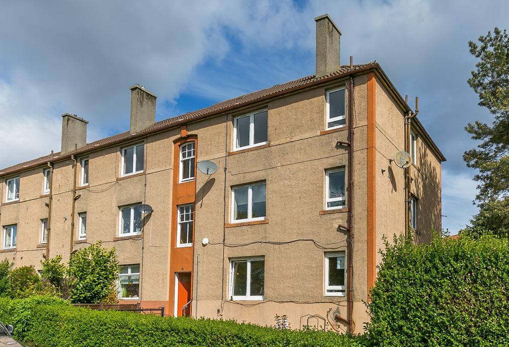 Northfield Square, Northfield, Edinburgh, EH8 2 bed flat £155,000