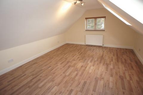 2 bedroom apartment to rent, Rayleigh Road, Thundersley.