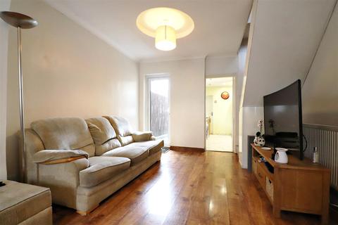 8 Howard Road, Dartford, DA1 1XH