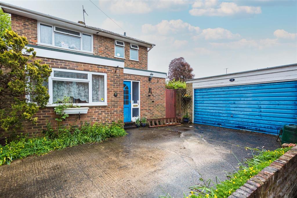 Walk, Wooburn Green 3 bed detached house £525,000