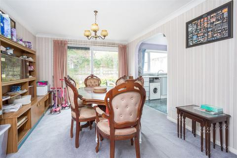3 Bishops Walk, Wooburn Green, High Wycombe, HP10 0EW