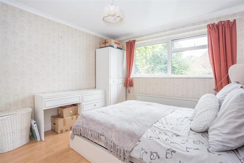3 Bishops Walk, Wooburn Green, High Wycombe, HP10 0EW