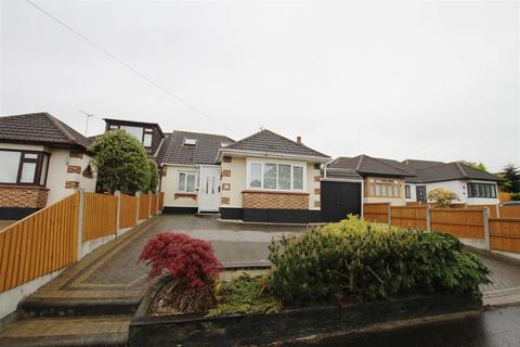 8 Broadclyst Avenue, Leigh-on-sea, SS9 4PX
