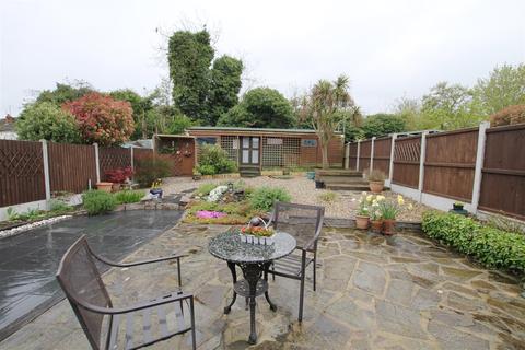 8 Broadclyst Avenue, Leigh-on-sea, SS9 4PX
