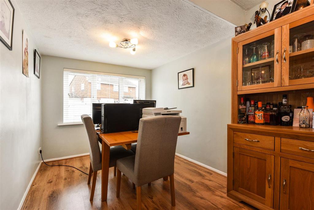 Dining Room/Bedroom 4