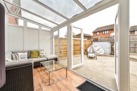 27 Olivers Meadow, Westergate, Chichester, PO20 3YA
