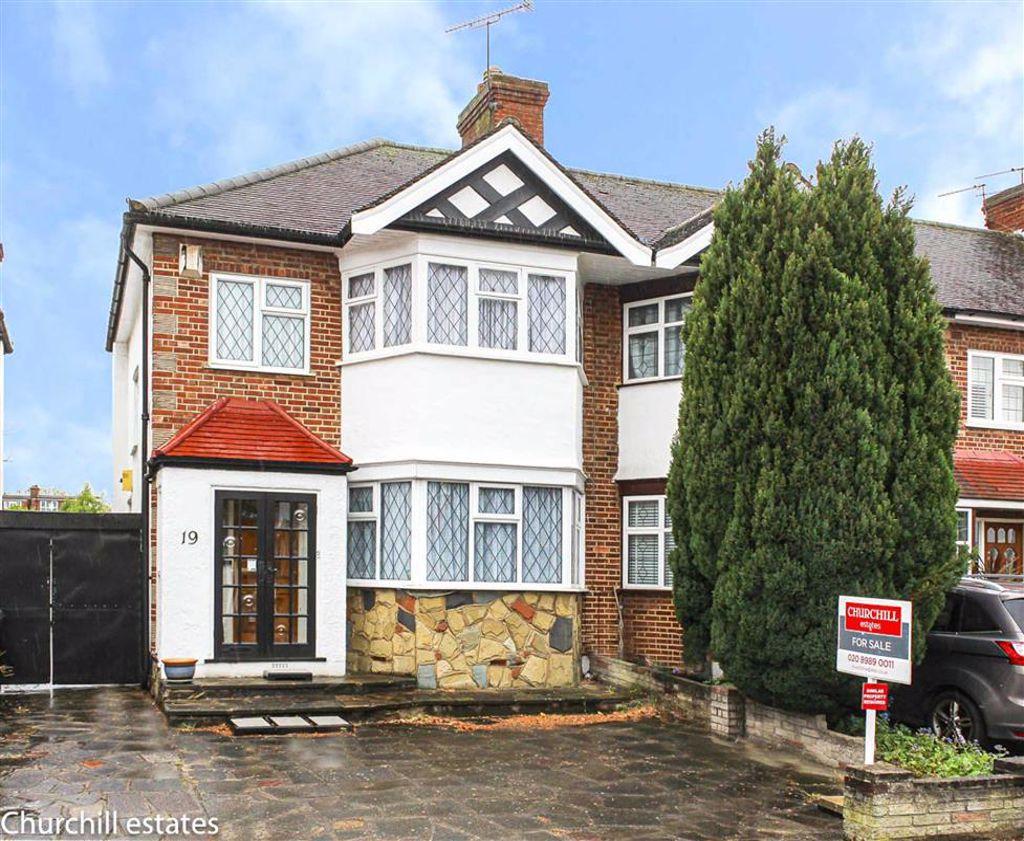 Colvin Gardens, Wanstead, London 3 bed end of terrace house £725,000