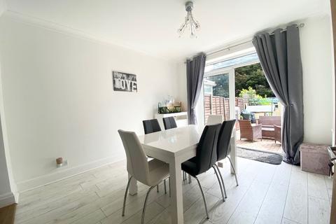 6 Rom Crescent, Romford, RM7 0PL