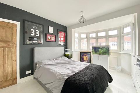 6 Rom Crescent, Romford, RM7 0PL