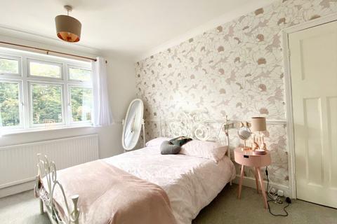 6 Rom Crescent, Romford, RM7 0PL