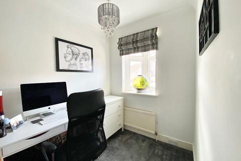 6 Rom Crescent, Romford, RM7 0PL