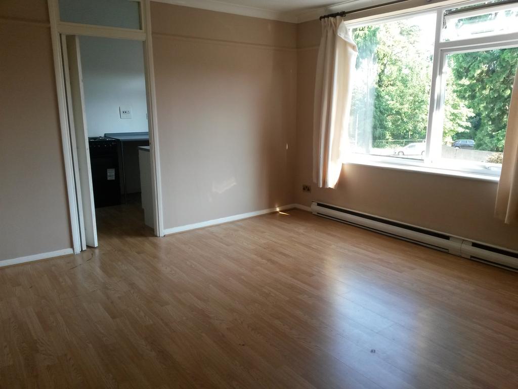 BRUNSWICK COURT, RAWDON DRIVE... 2 bed apartment £995 pcm (£230 pw)