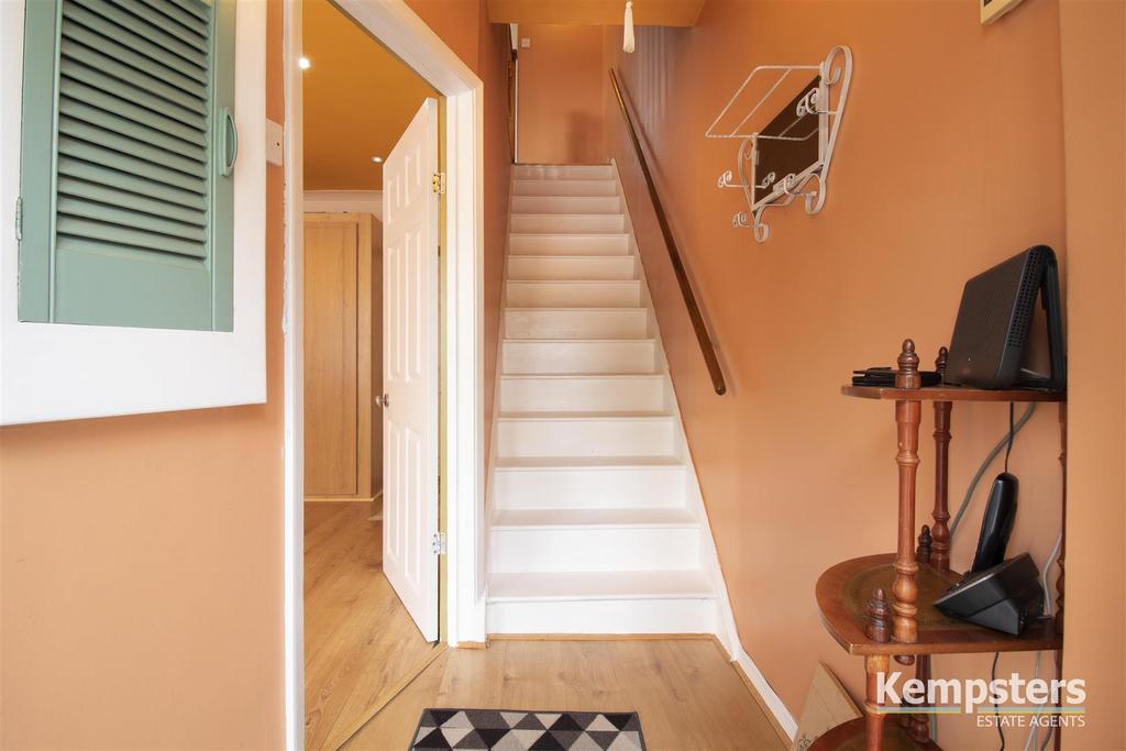Hallway 2.jpg
