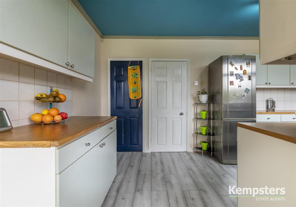 Kitchen 5.jpg