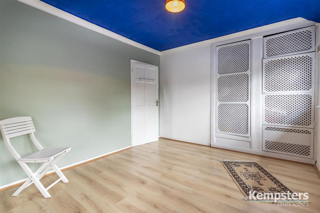 Bedroom 1 3rd.jpg