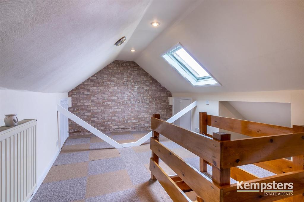 Loft Room 1.jpg
