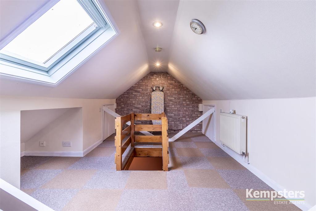 Loft Room 2.jpg