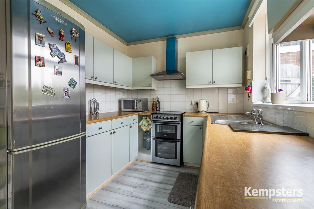 Kitchen 2.jpg