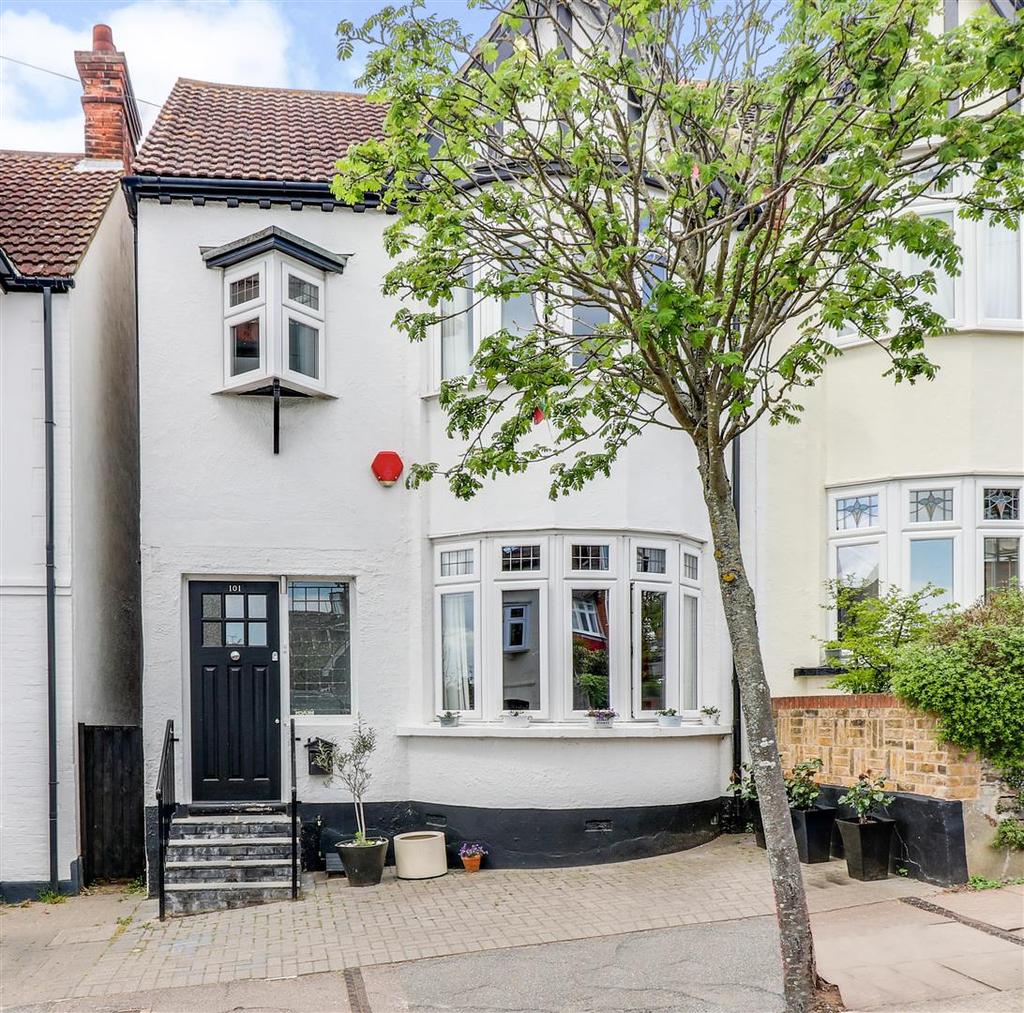 Beach Avenue, LeighOnSea 4 bed end of terrace house £575,000