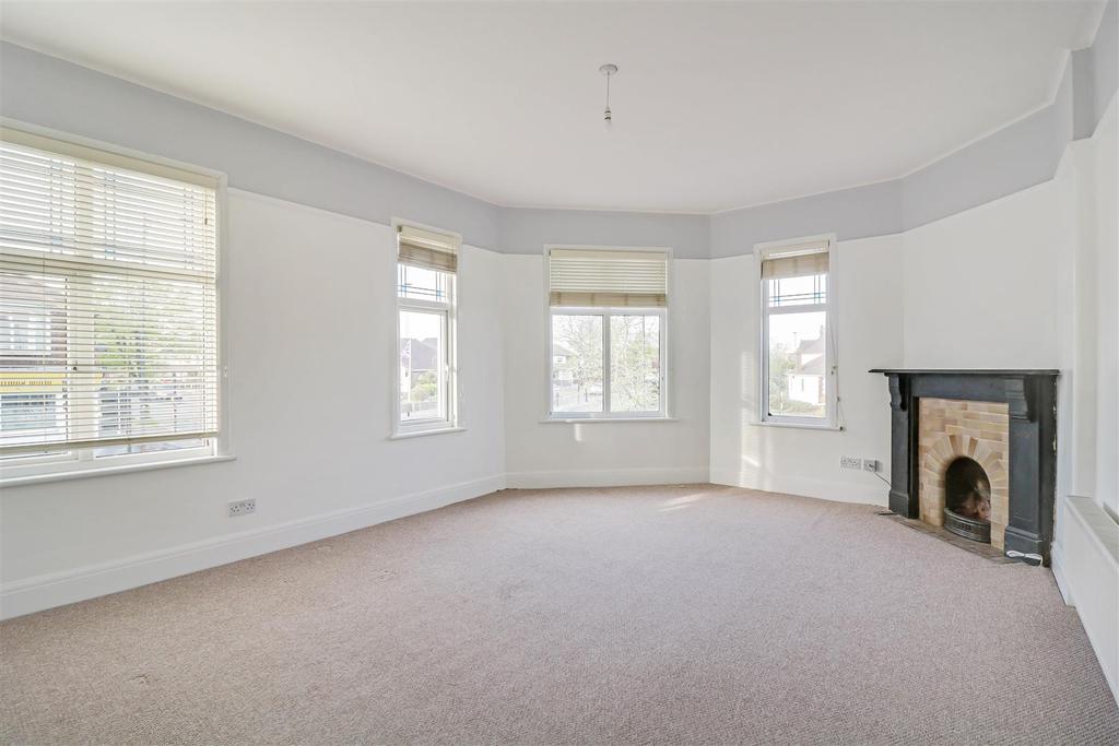 Herschell Road, LeighOnSea 3 bed flat £280,000