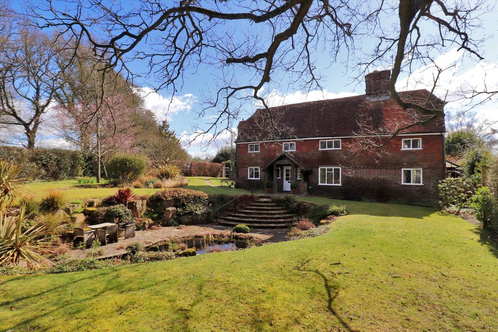 Limes Lane, Buxted, Uckfield, East Sussex, TN22 4 bed detached house