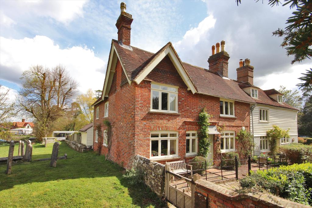 The Moor, Hawkhurst, Kent, TN18 3 bed semidetached house for sale £