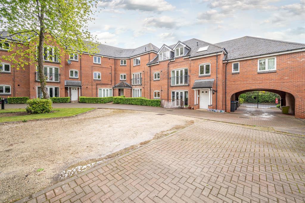 Court Oak Road, Harborne, Birmingham, B17 9TN 2 bed flat for sale £210,000