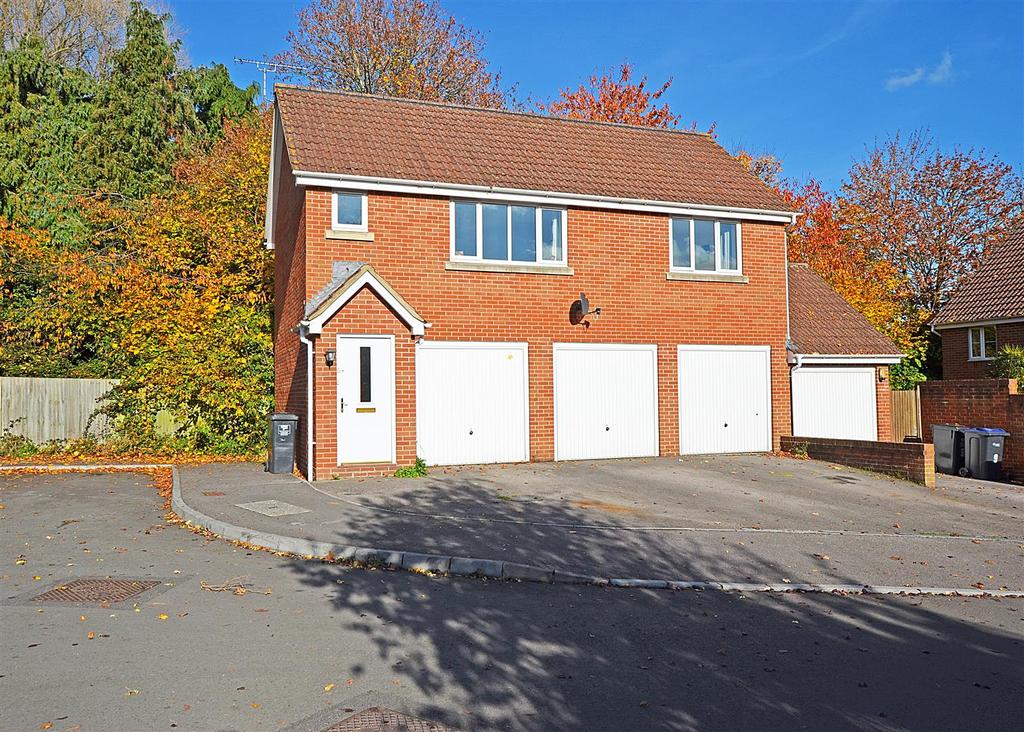 Smiths Close, Pewsey, SN9 2 bed apartment £720 pcm (£166 pw)