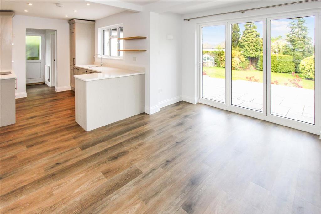 Kitchen / Dining