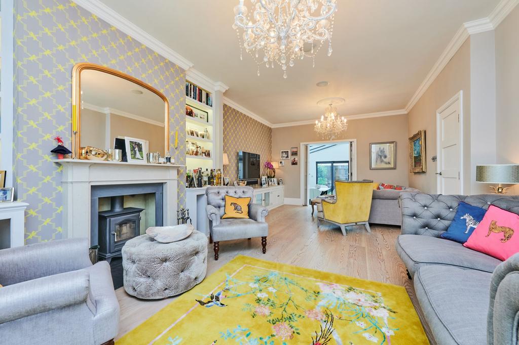 White Hart Lane, Barnes, SW13 5 bed house £6,000 pcm (£1,385 pw)
