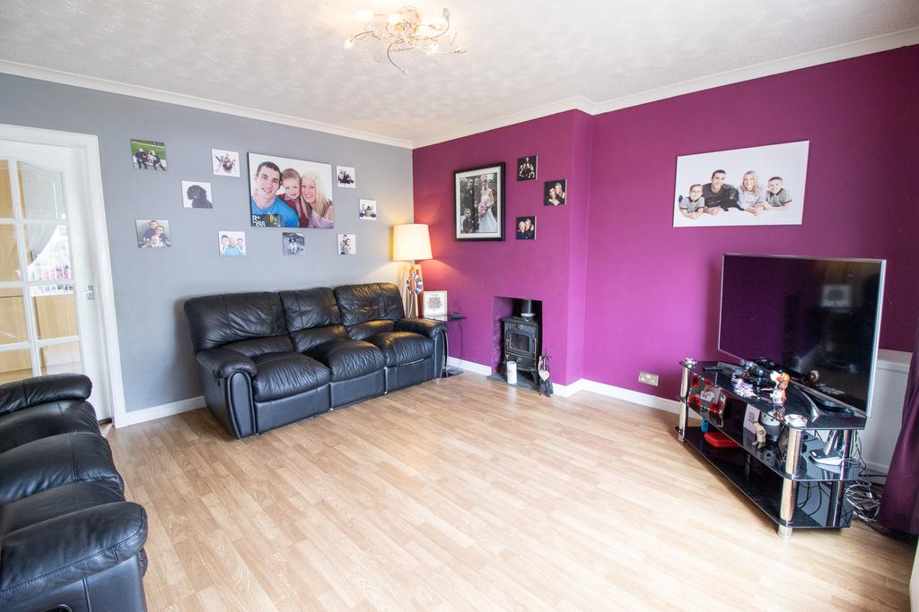 St Pauls Drive, Armadale EH48 2 bed end of terrace house £109,000