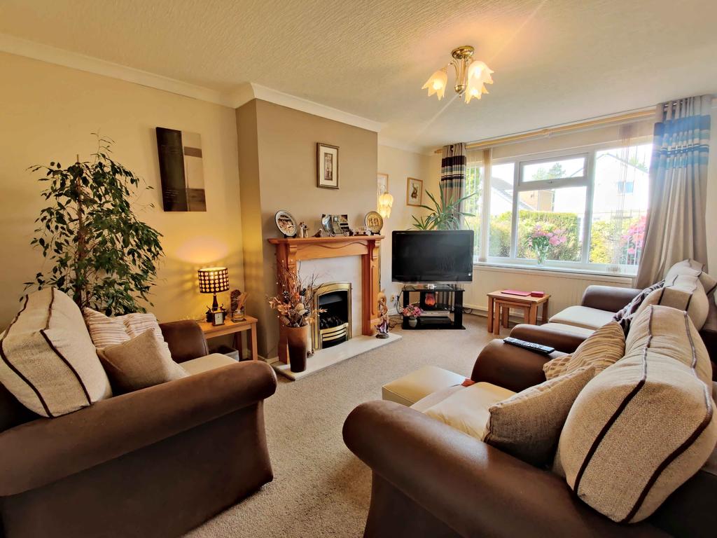 50 Norton Drive, Halifax HX2 7RB 2 bed semidetached bungalow £169,950