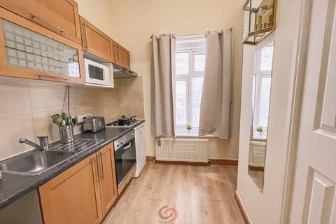 Studio to rent, Linden Gardens, Notting Hill Gate, London, London W2