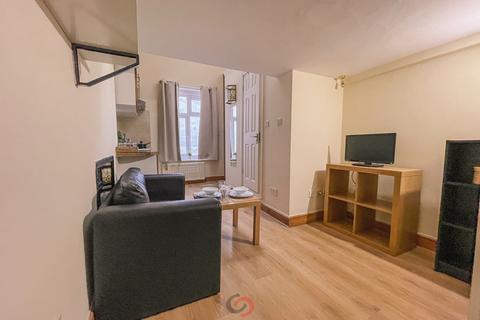 Studio to rent, Linden Gardens, Notting Hill Gate, London, London W2