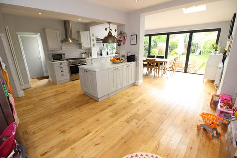9 Avon Close, Worcester Park, KT4 7AQ