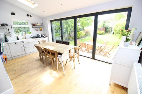 9 Avon Close, Worcester Park, KT4 7AQ