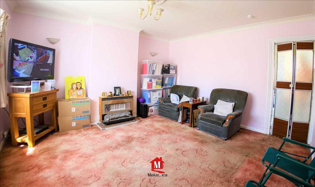 Canterbury Avenue, Slough 3 bed semidetached house £365,000
