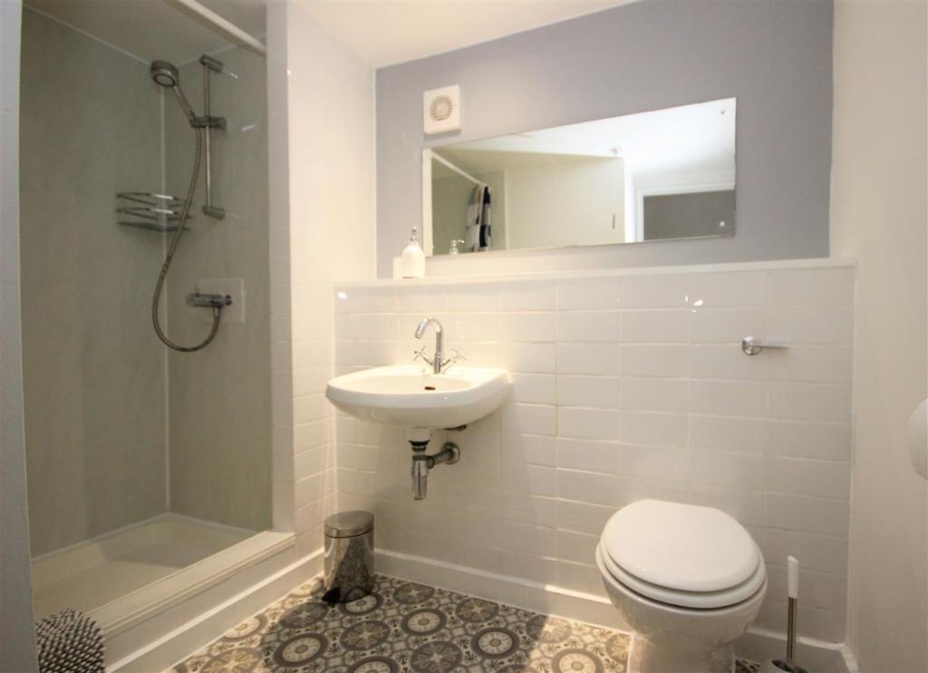 Bathroom (Large)