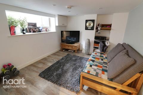 17 Broadway, Northampton, NN1 4SF
