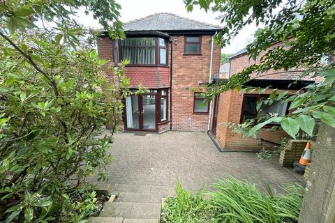 3 bedroom detached house to rent, Prestwich, Manchester M25