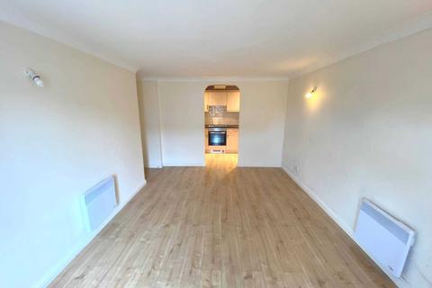 2 bedroom flat to rent, Trinity House, Borehamwood