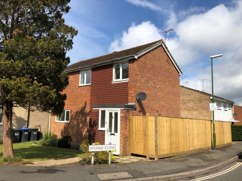 Beech Hill Haywards Heath RH16 3SE 3 bed detached house £1,500 pcm (£