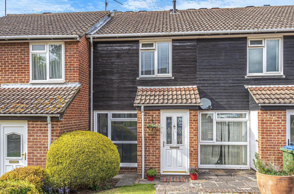Drake Close, Horsham, RH12 2 bed terraced house £325,000