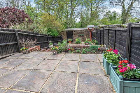 2 Drake Close, Horsham, RH12 5UB