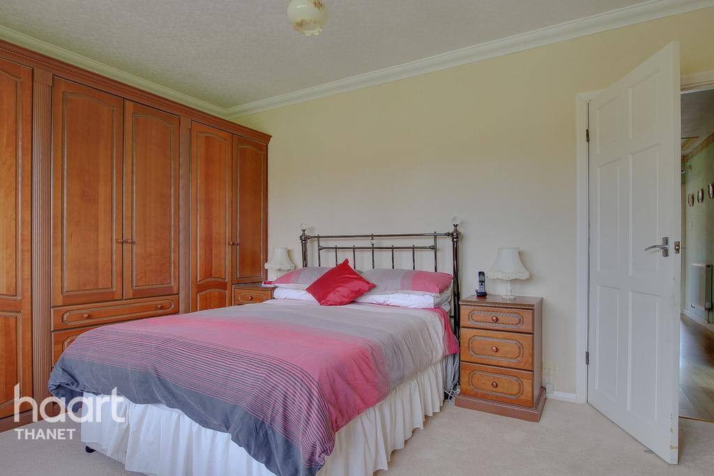 Salts Drive, Broadstairs 2 bed semidetached bungalow £350,000