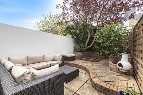 54 Queens Road, Thames Ditton, KT7 0QX